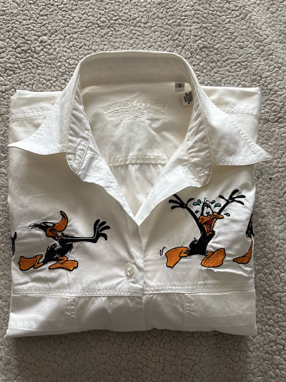 Men’s Looney Tunes Button-Up Shirt